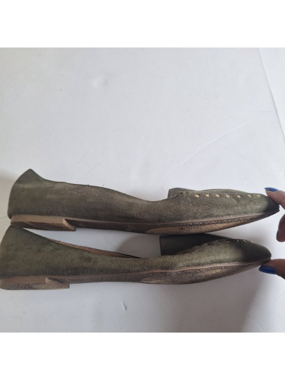 Reports Green Suede Gold Studded Flats size 9 - Picture 5 of 7